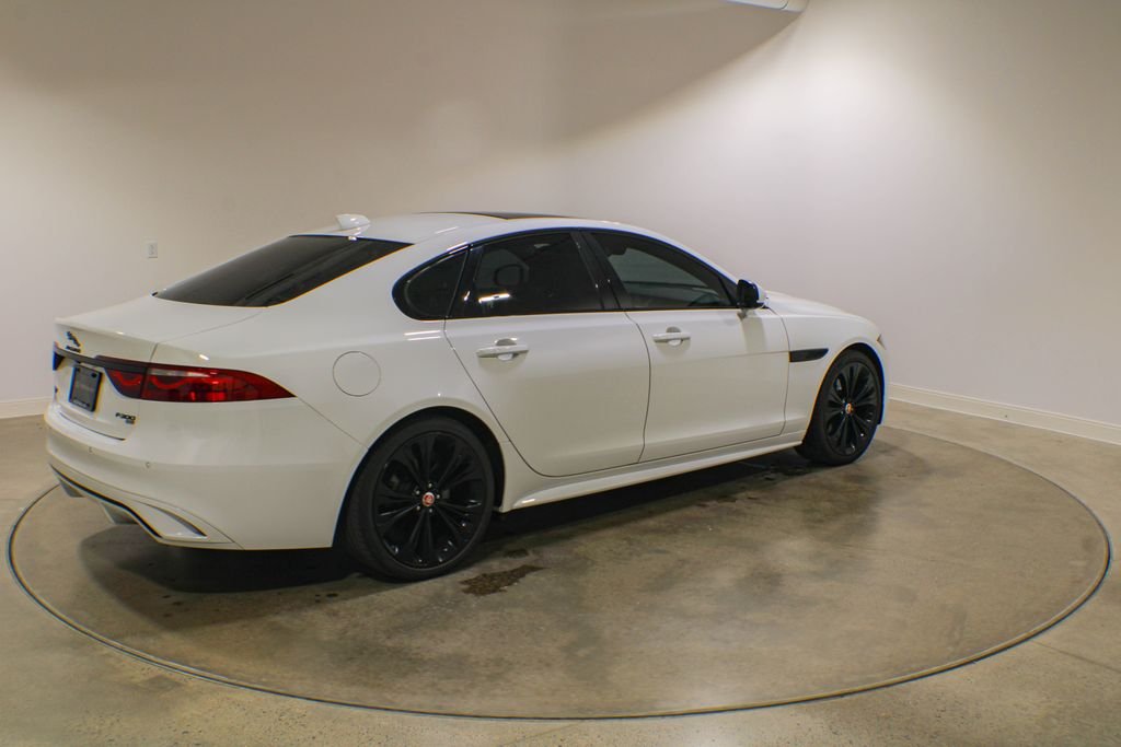 Used 2022 Fuji White Jaguar R-Dynamic SE image 6