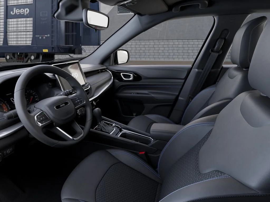 New 2026 White Jeep Latitude image 19