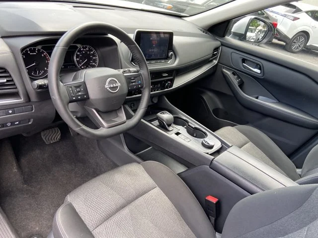2025 Nissan Rogue SV - Photo 23
