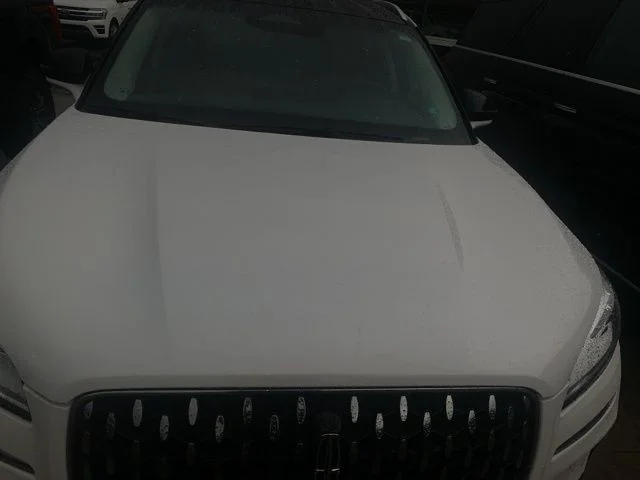 Used 2023 White Lincoln Reserve image 3