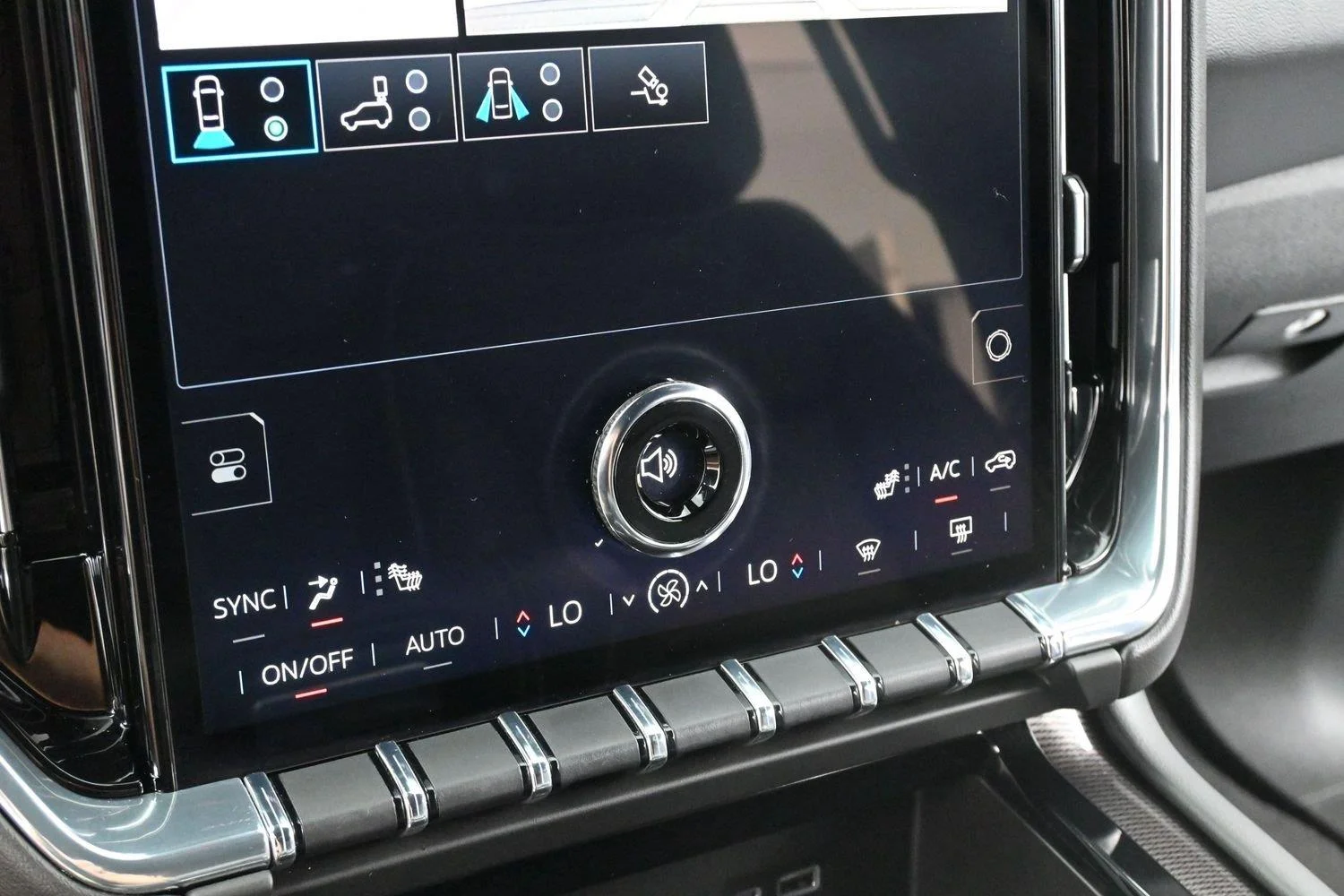Used 2025 Sterling Metallic GMC Elevation image 21