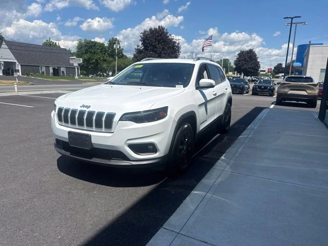 Used 2021 White Jeep Latitude Lux image 6