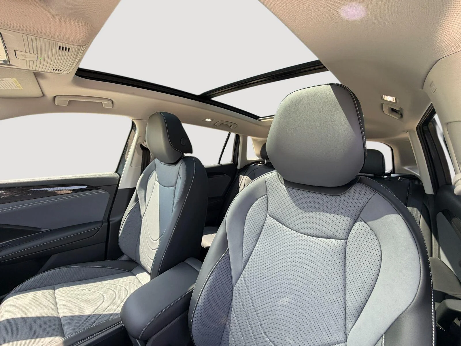New 2026 Platinum Gray Metallic Volkswagen SE image 4