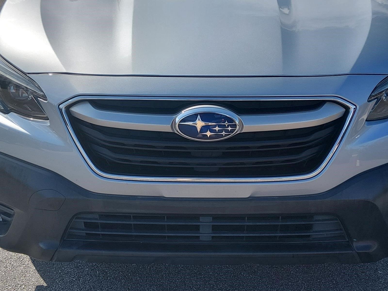 Used 2021 Ice Silver Metallic Subaru Premium image 9