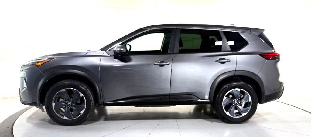 Used 2025 Gray Nissan SV image 8