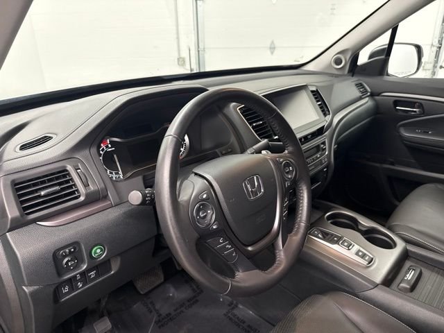 Certified Used 2023 Lunar Silver Metallic Honda RTL image 18