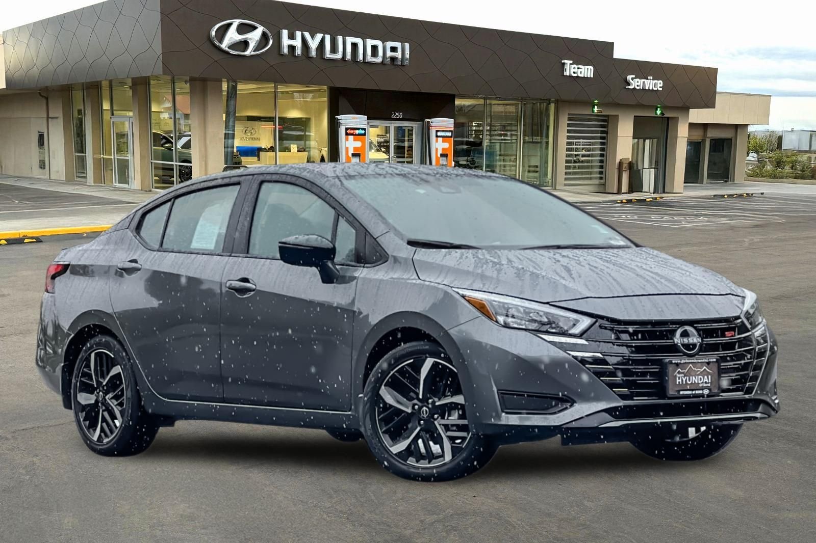 2025 Nissan Versa Sedan SR - Photo 2