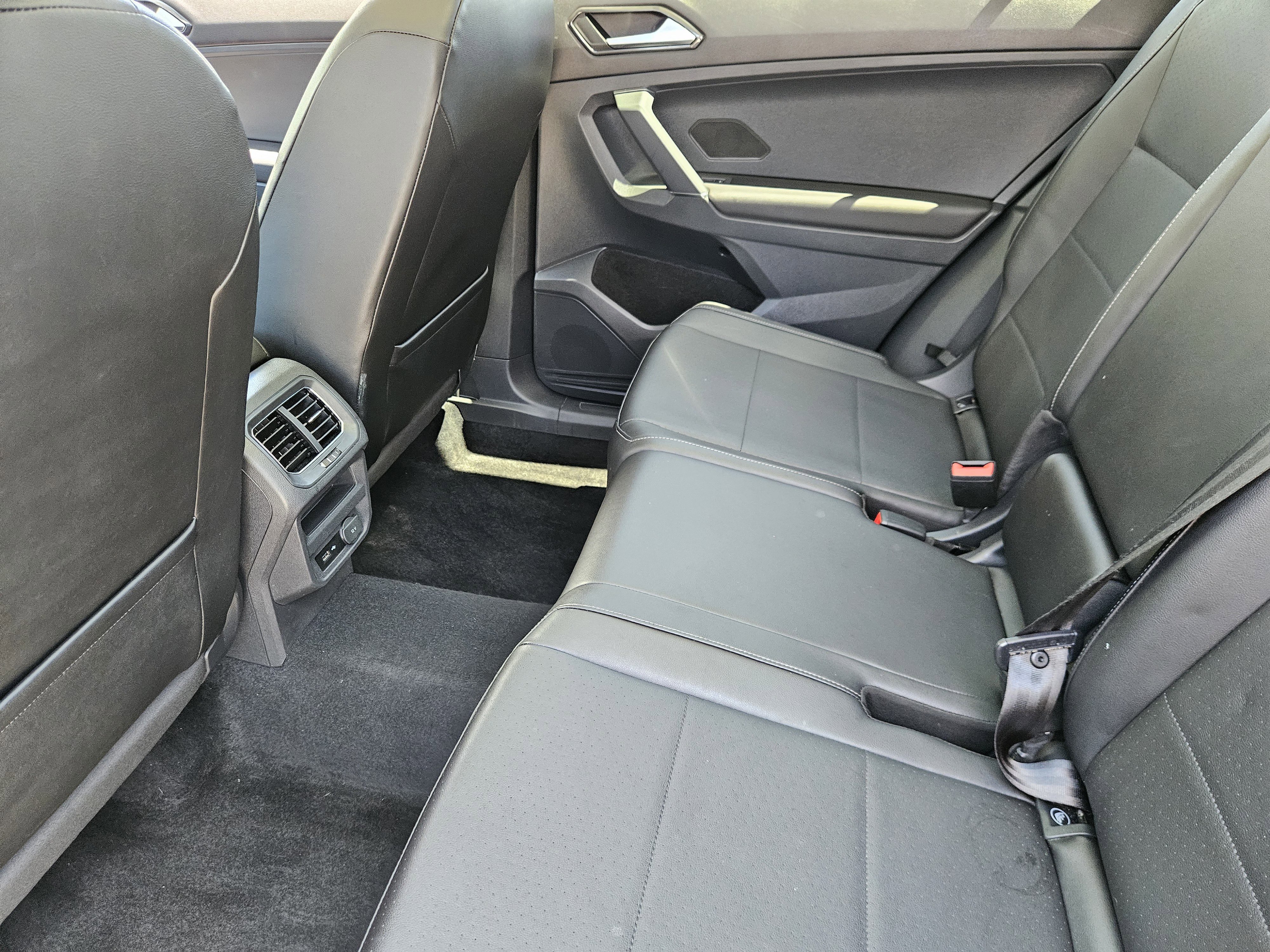 Used 2018 GRAY Volkswagen 2.0T SE 4Motion image 30