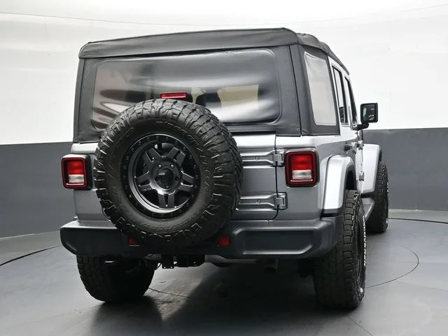 Used 2020 Silver Jeep Unlimited Sahara image 4