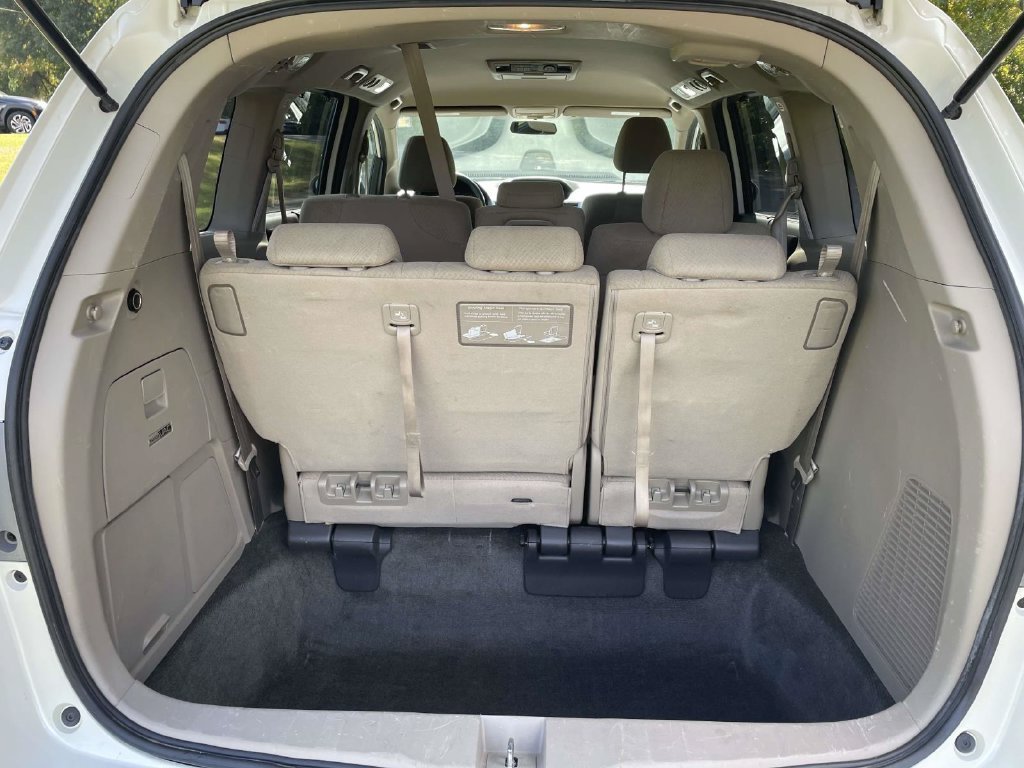 Used 2016 White Honda SE image 9