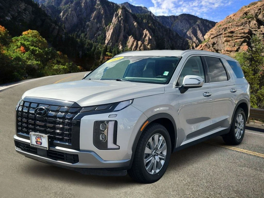Used 2025 Silver Hyundai SEL image 5