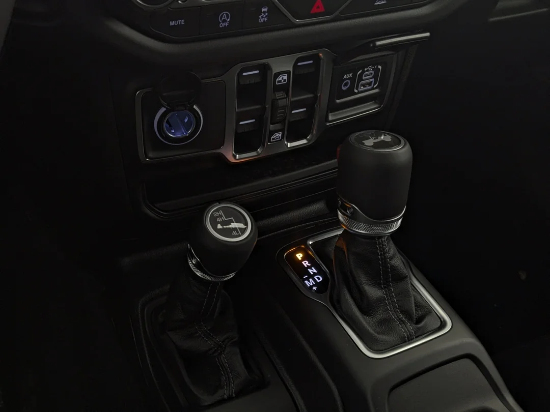 New 2026 Black Jeep Sahara - - 4x4 - McKinley Leather Seats - Body? Colour Hardtop - Side Steps & More! image 19