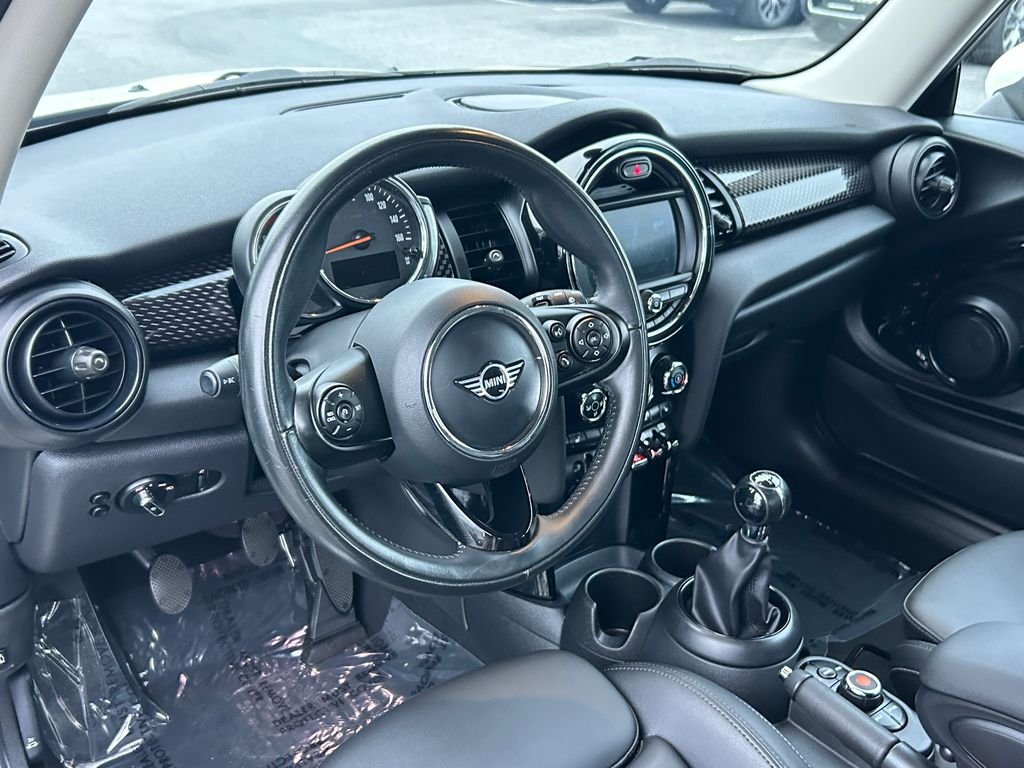 Used 2019 Pepper White MINI Classic image 13