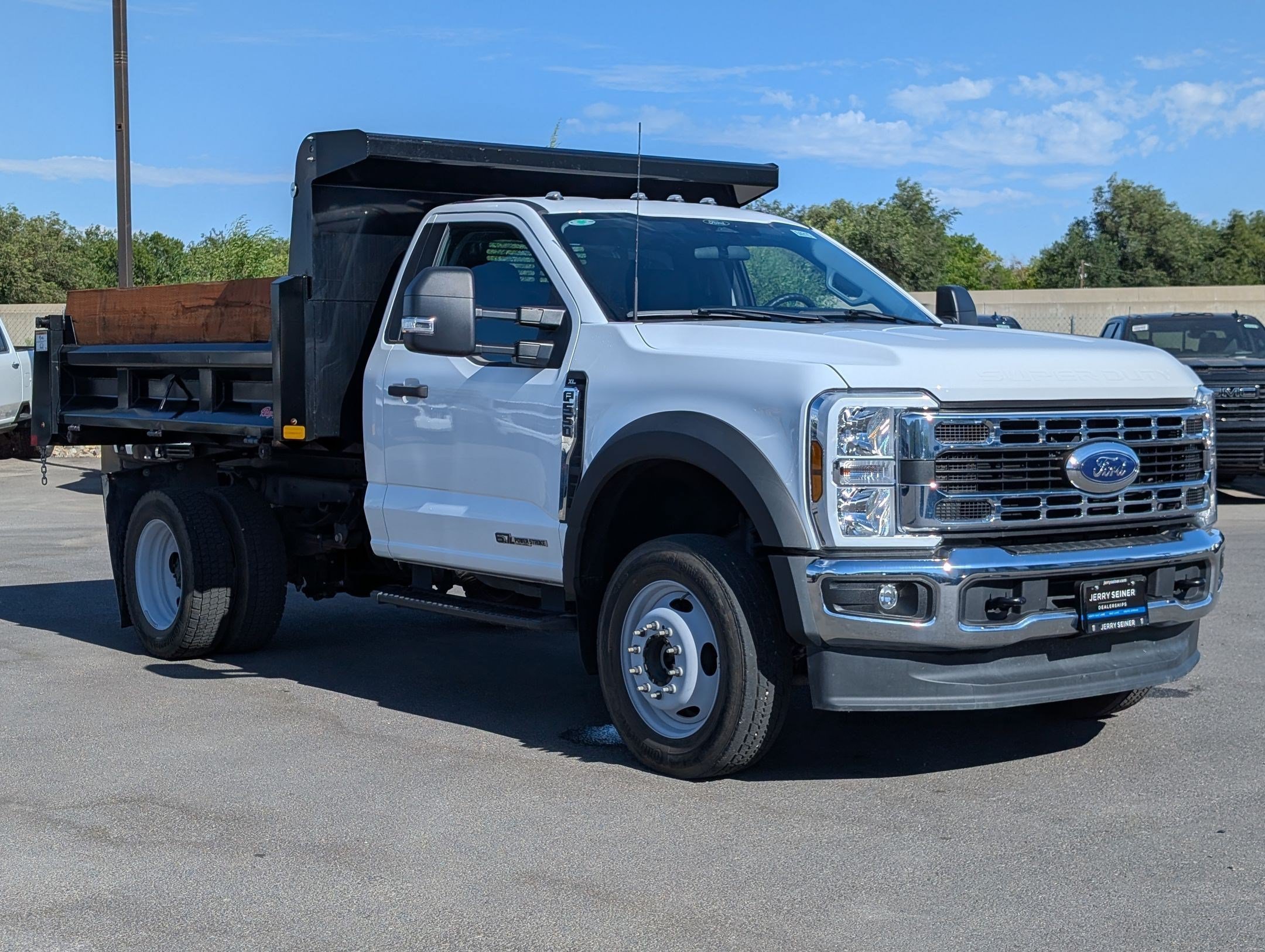 Used 2024  Ford XL image 7