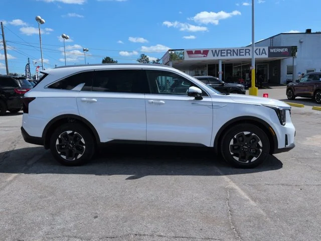 New 2025 Glacial White Pearl Kia S image 4