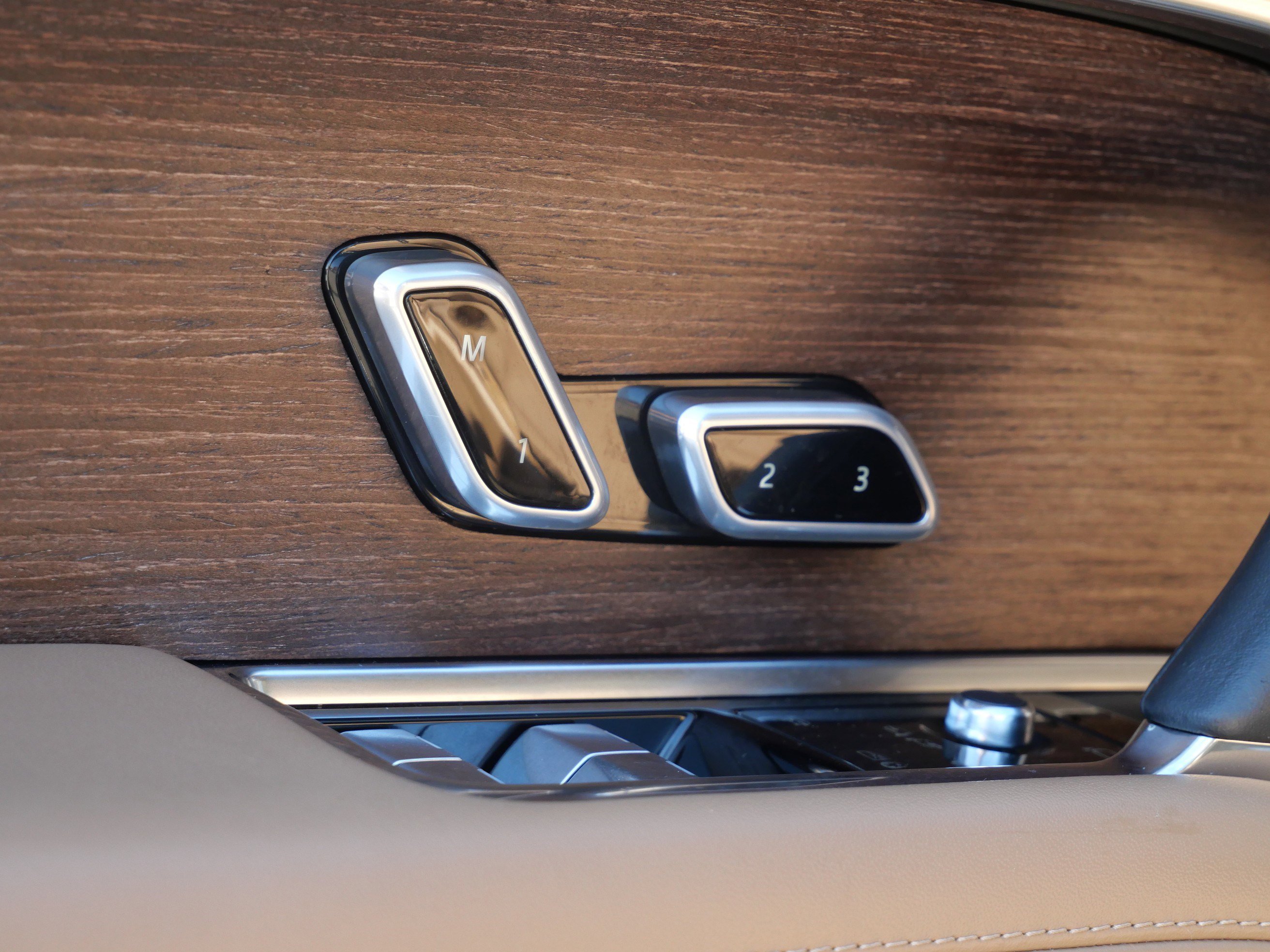 Used 2023 Black Land Rover Autobiography image 14