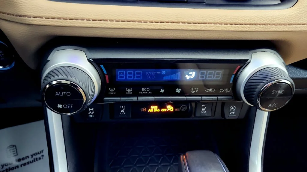 Used 2025 Blue Toyota XLE Premium image 31