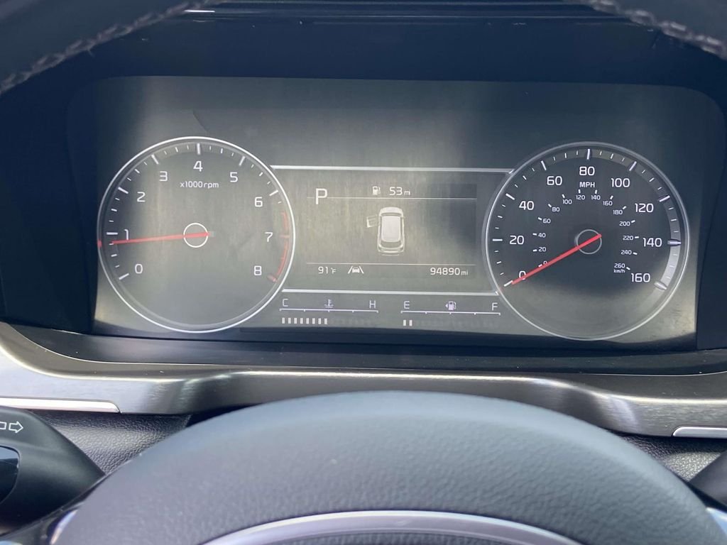 Used 2022 White Kia SX image 36