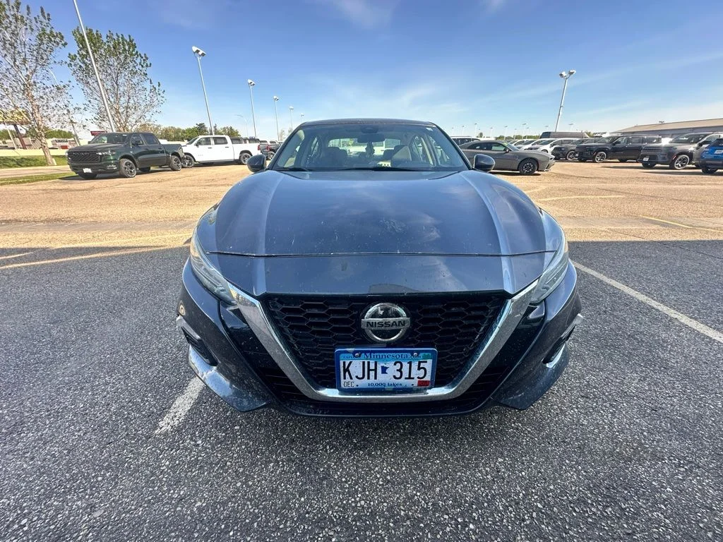 Used 2021 Nissan Altima SV with VIN 1N4BL4DV5MN327893 for sale in Rochester, Minnesota