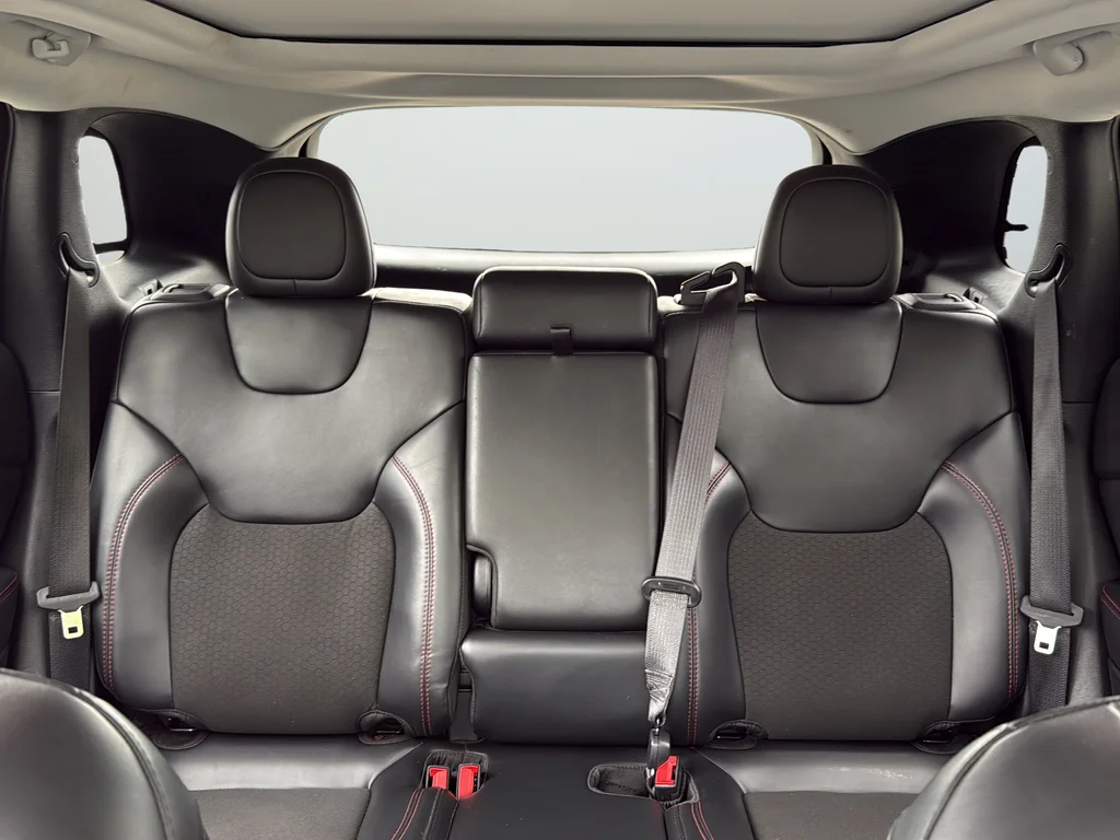 Used 2021 White Jeep Trailhawk image 33