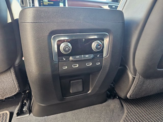 2024 GMC Yukon Denali Ultimate - Photo 22