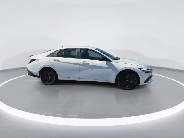 Used 2026 White Hyundai SEL Sport image 9