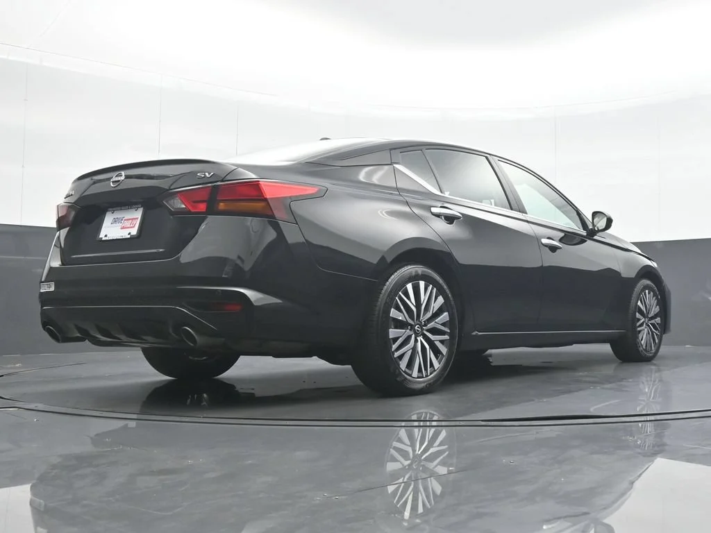 Used 2024 Black Nissan 2.5 SV image 30