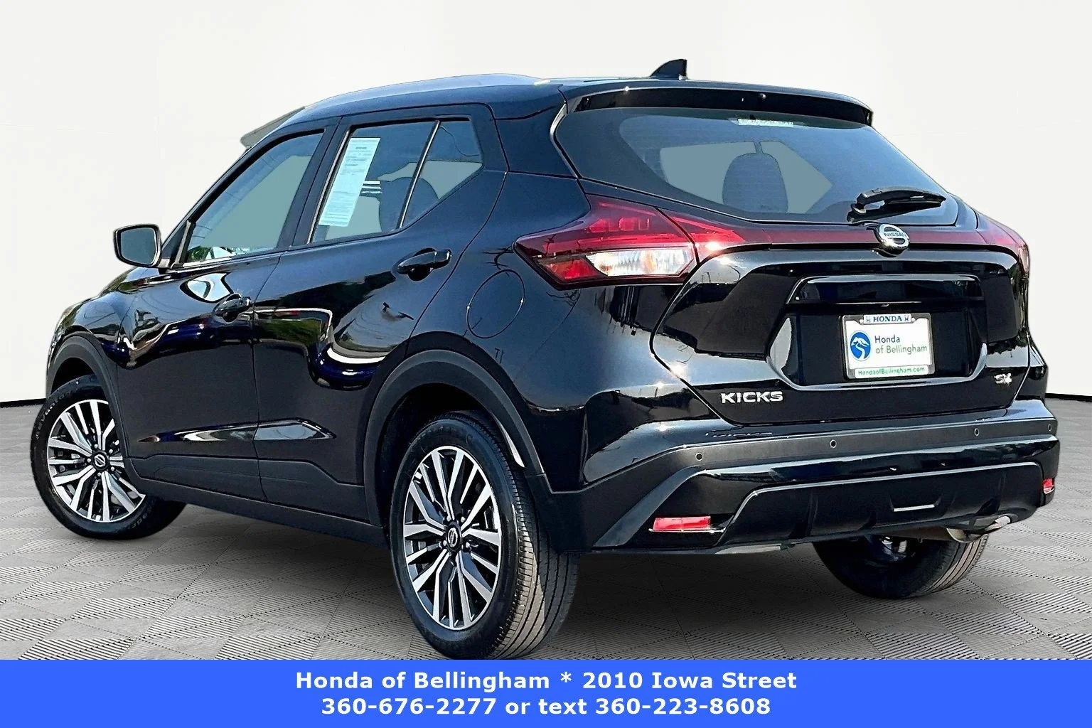 Used 2021 Super Black Nissan SV image 4