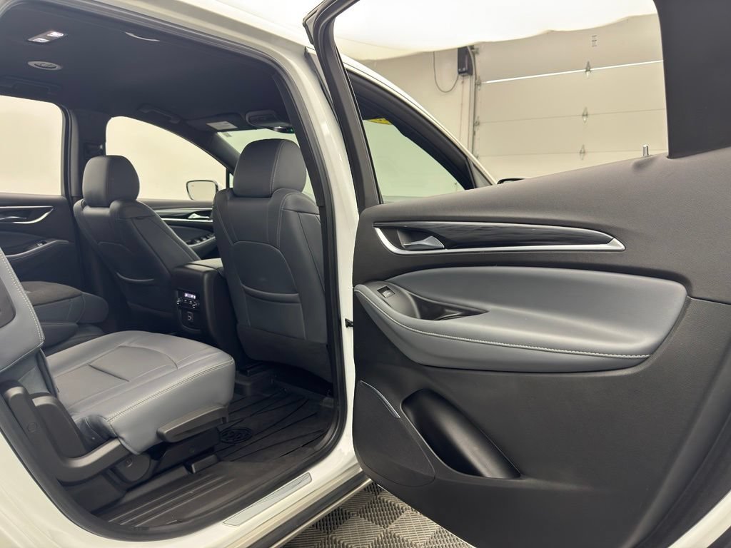 Used 2023 Summit White Buick Essence image 38