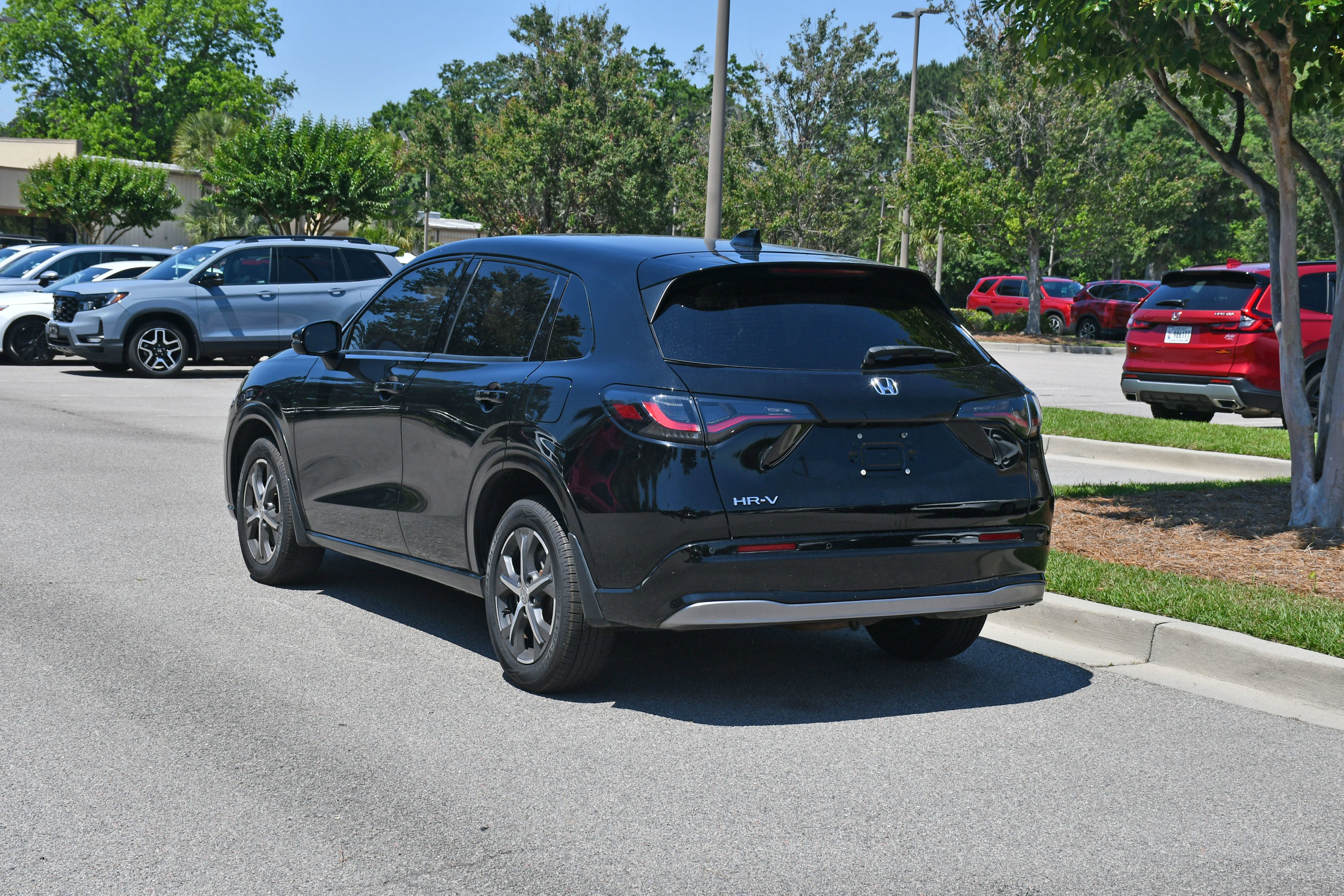 Used 2023 Black Honda EX-L image 2
