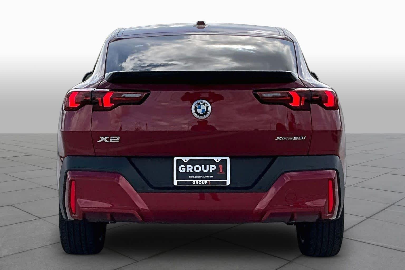 Used 2026 Vegas Red Metallic BMW xDrive28i image 4