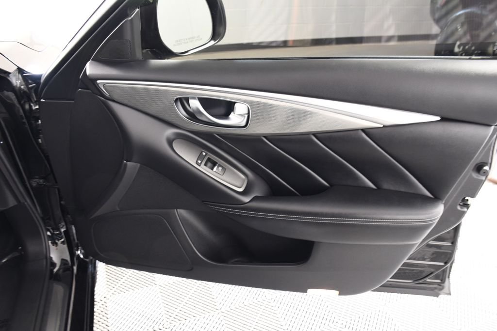 Used 2018 Black Obsidian INFINITI Sport image 18