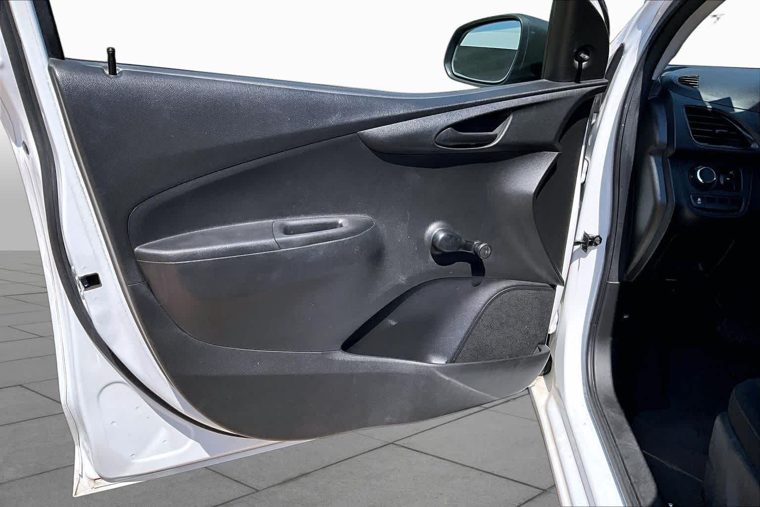 Used 2017 Summit White Chevrolet LS image 21