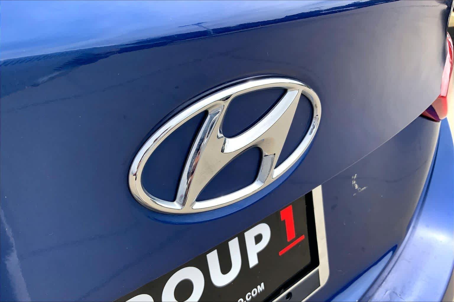 Used 2022 Admiral Blue Hyundai SE image 10