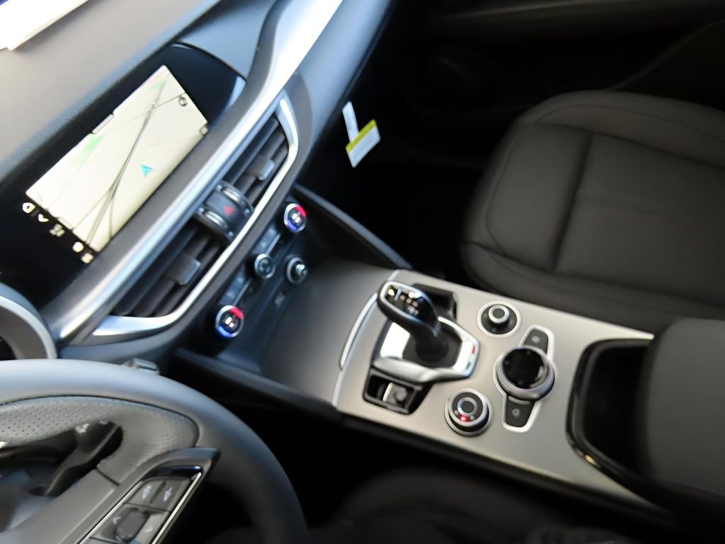 2025 Alfa Romeo Stelvio Base - Photo 21