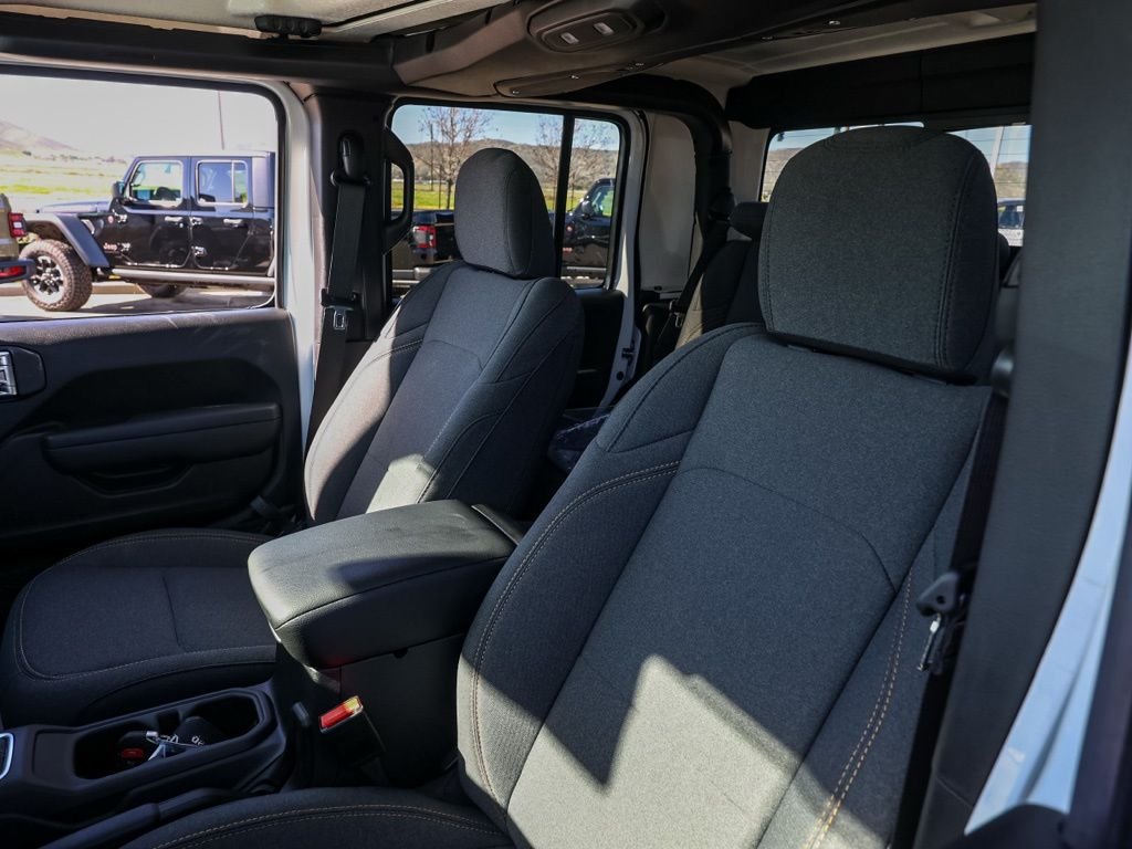 New 2026 Bright White Clear-Coat Exterior Paint Jeep Sport S image 14