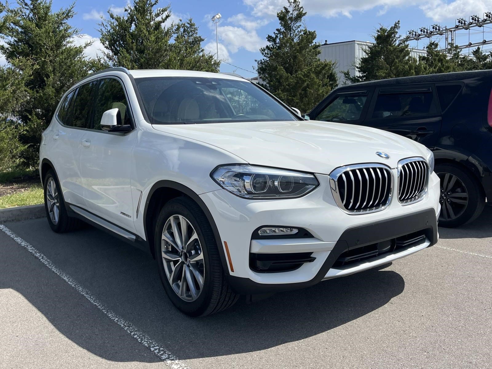 Used 2018 Alpine White BMW xDrive30i image 1