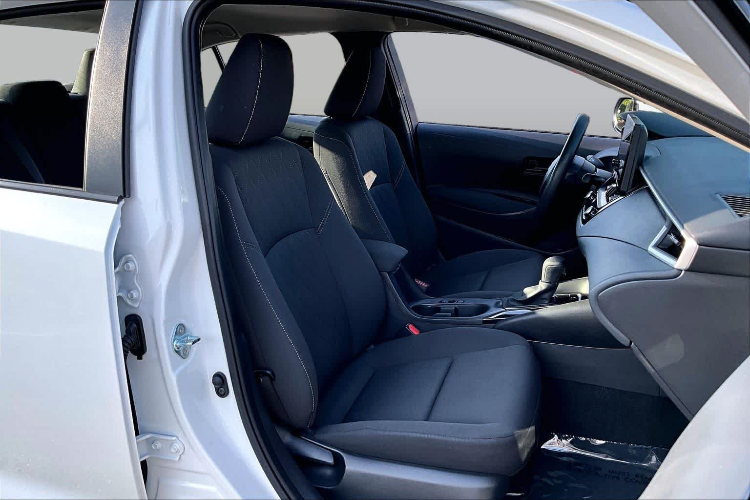 Used 2025 Wind Chill Pearl Toyota LE image 9