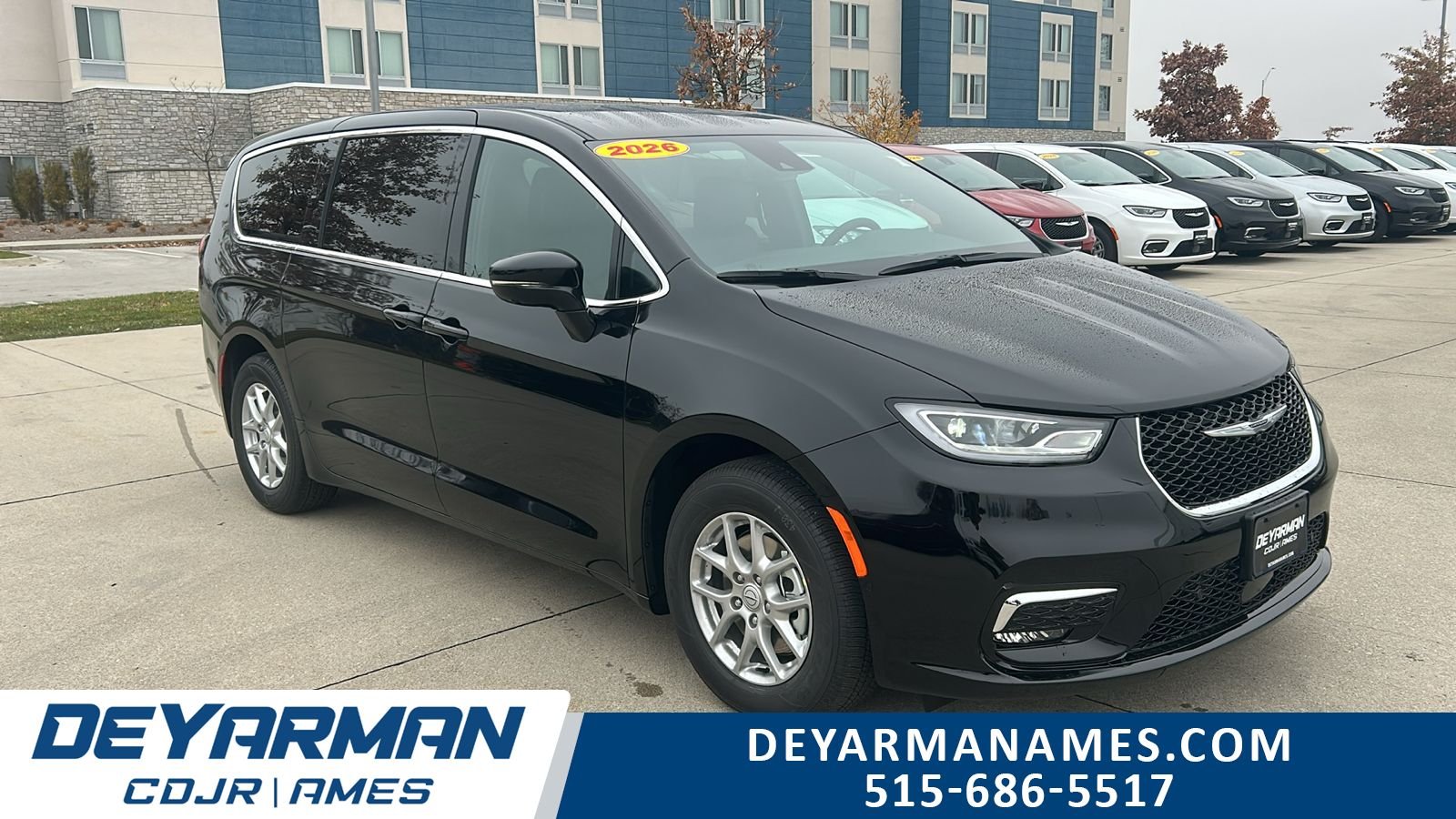 2026 Chrysler Pacifica Select's photo