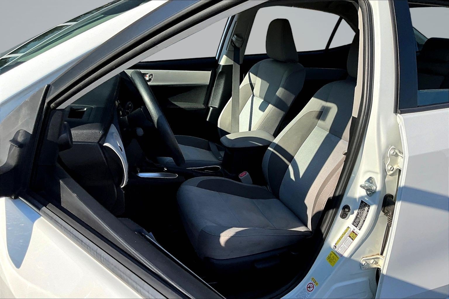 Used 2017 White Toyota LE image 19