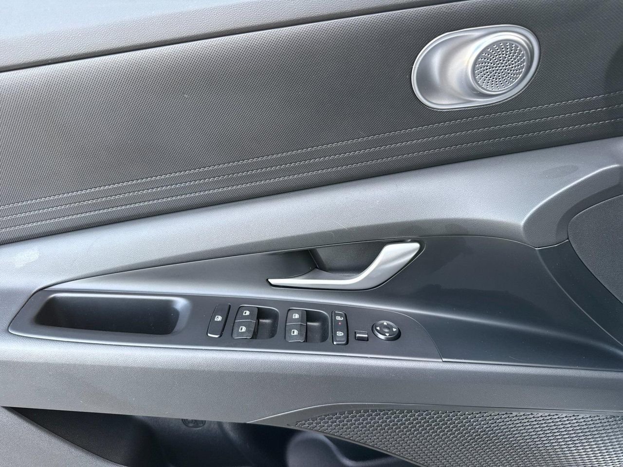 New 2026 White Hyundai SE image 10