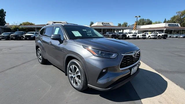 Used 2022 Magnetic Gray Metallic Toyota XLE image 2