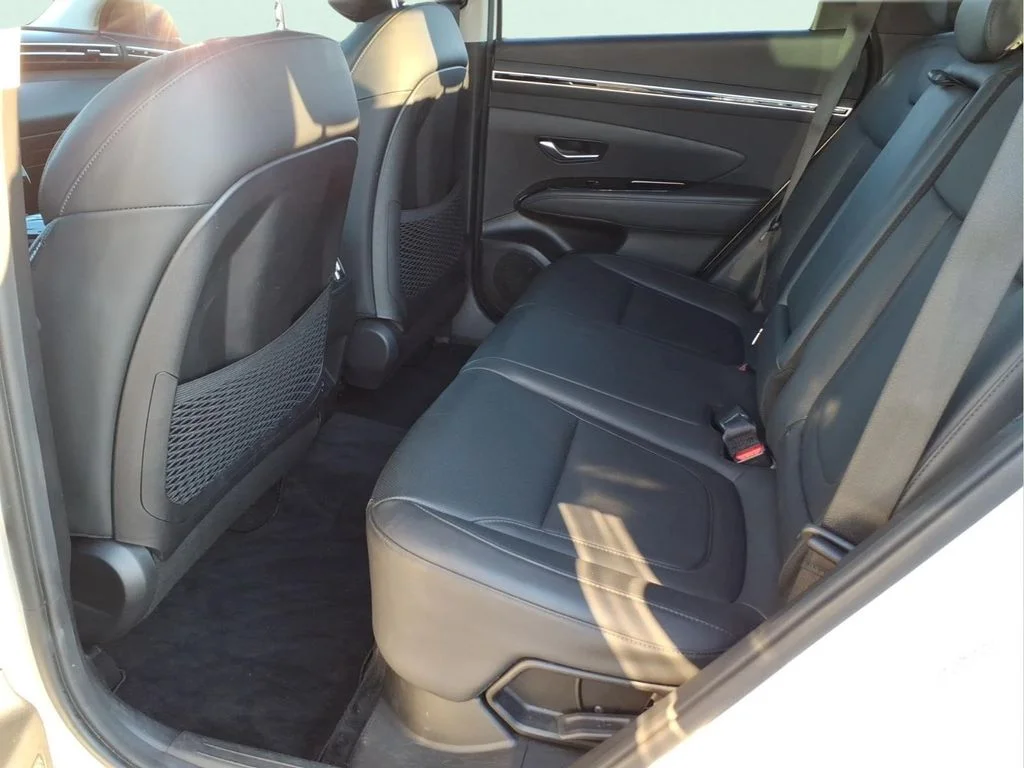 Used 2024 White Hyundai SEL Convenience image 16