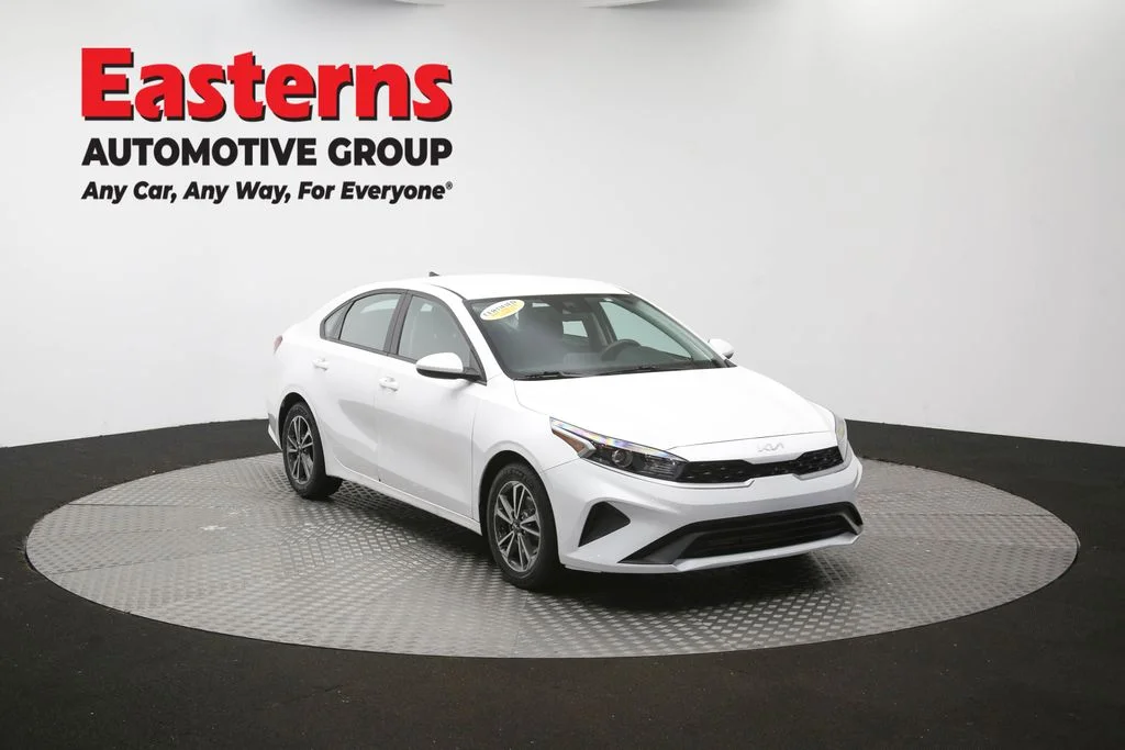 Used 2023 White Kia LXS image 49