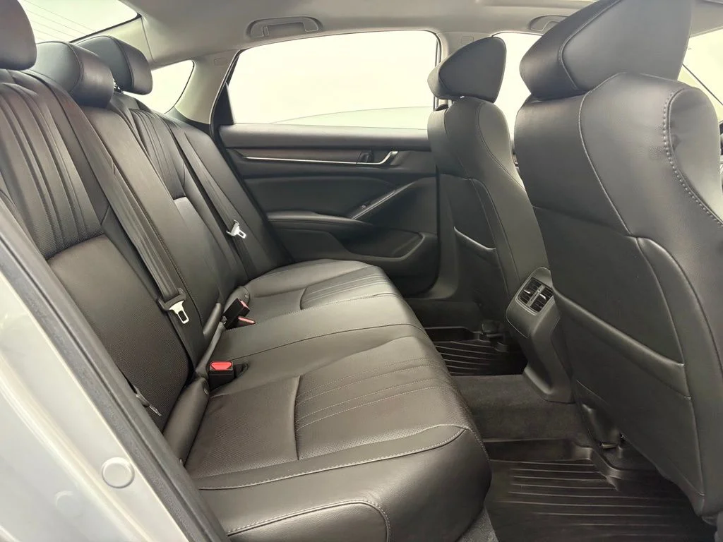 Used 2020 Silver Honda EX-L image 34
