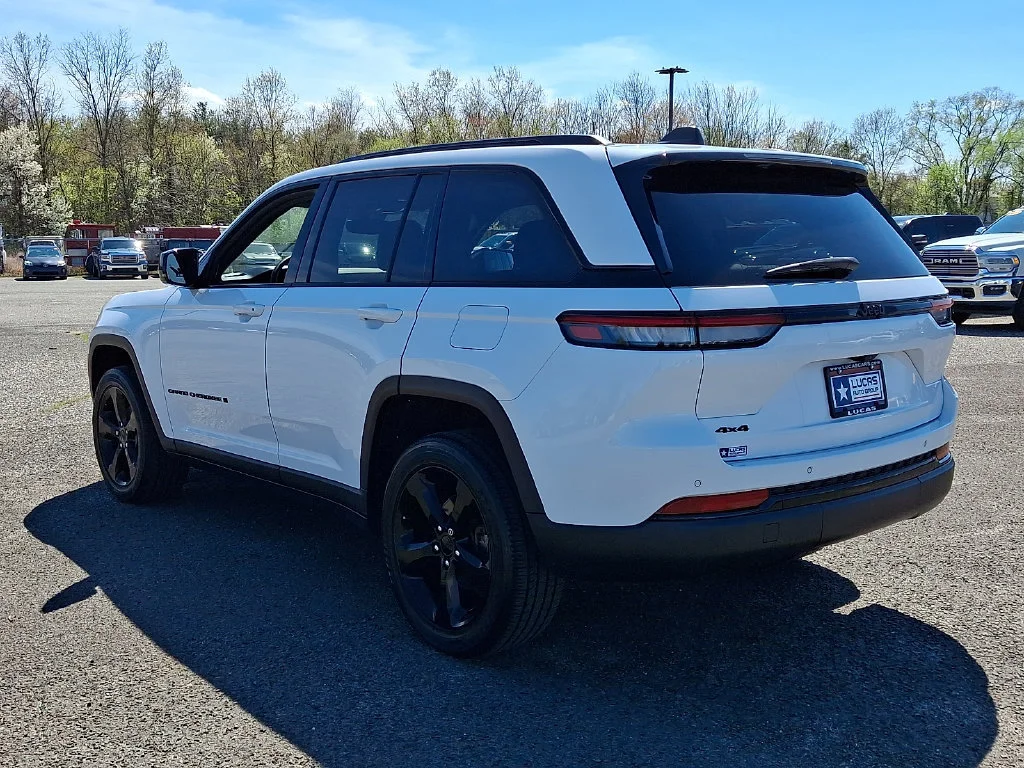 Used 2023 Bright White Clearcoat Jeep Altitude image 8