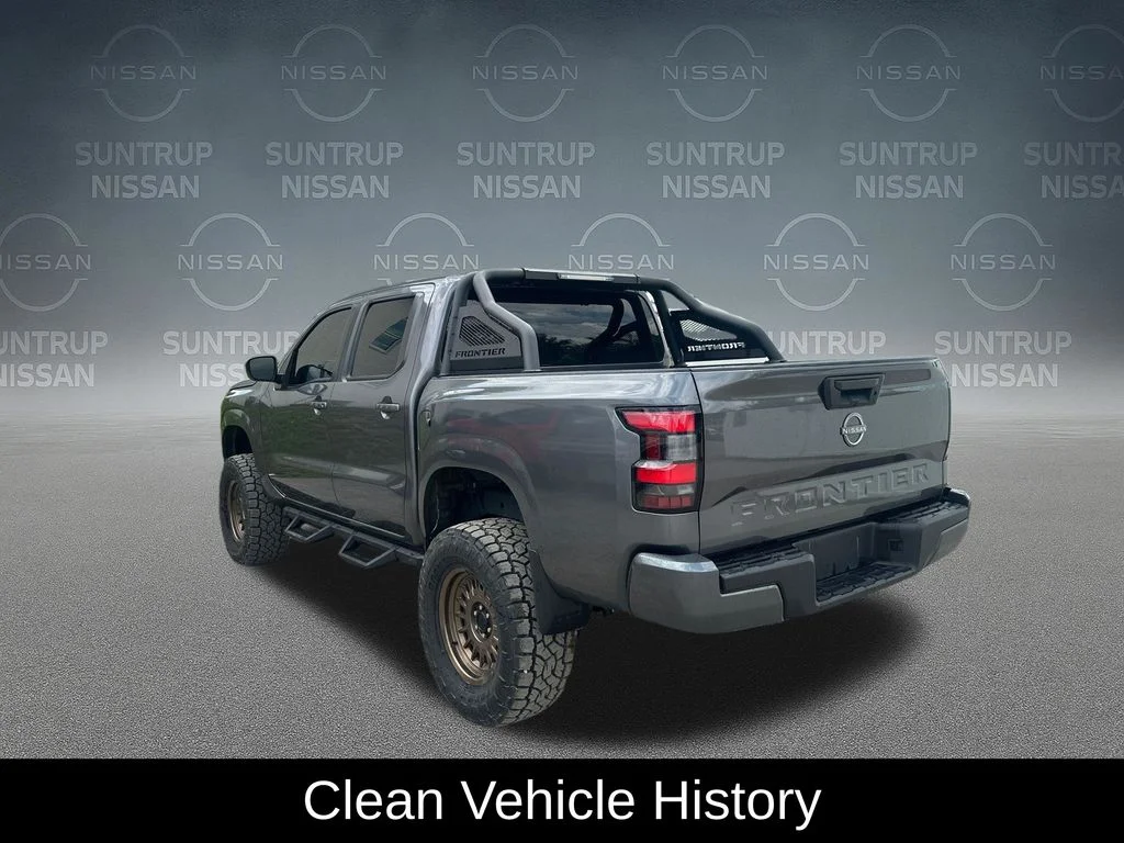Used 2022 Gray Nissan SV image 3