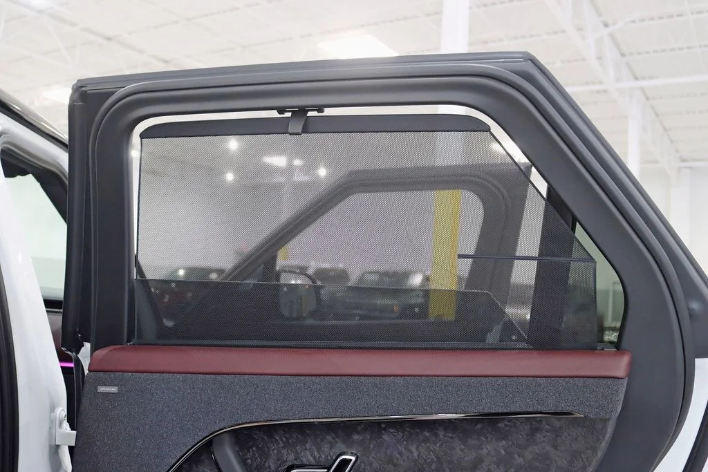 Used 2024  Land Rover Dynamic SE image 37