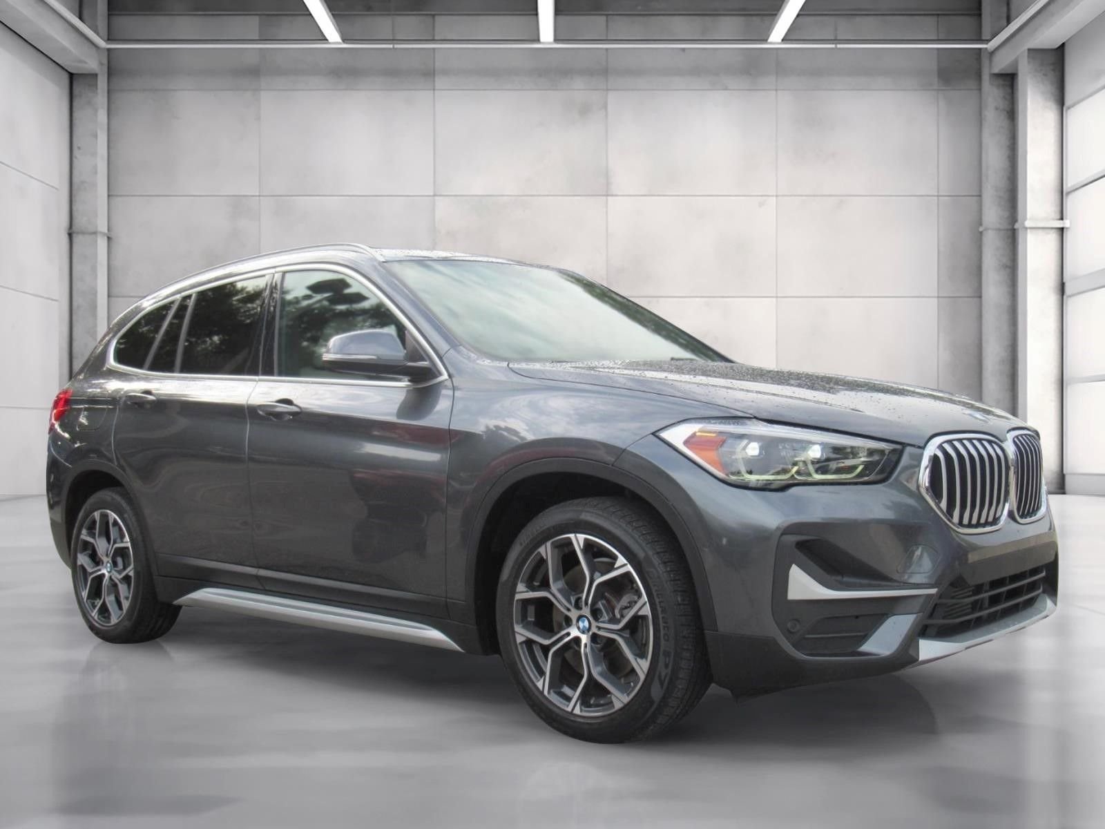Used 2022 Gray BMW sDrive28i image 1