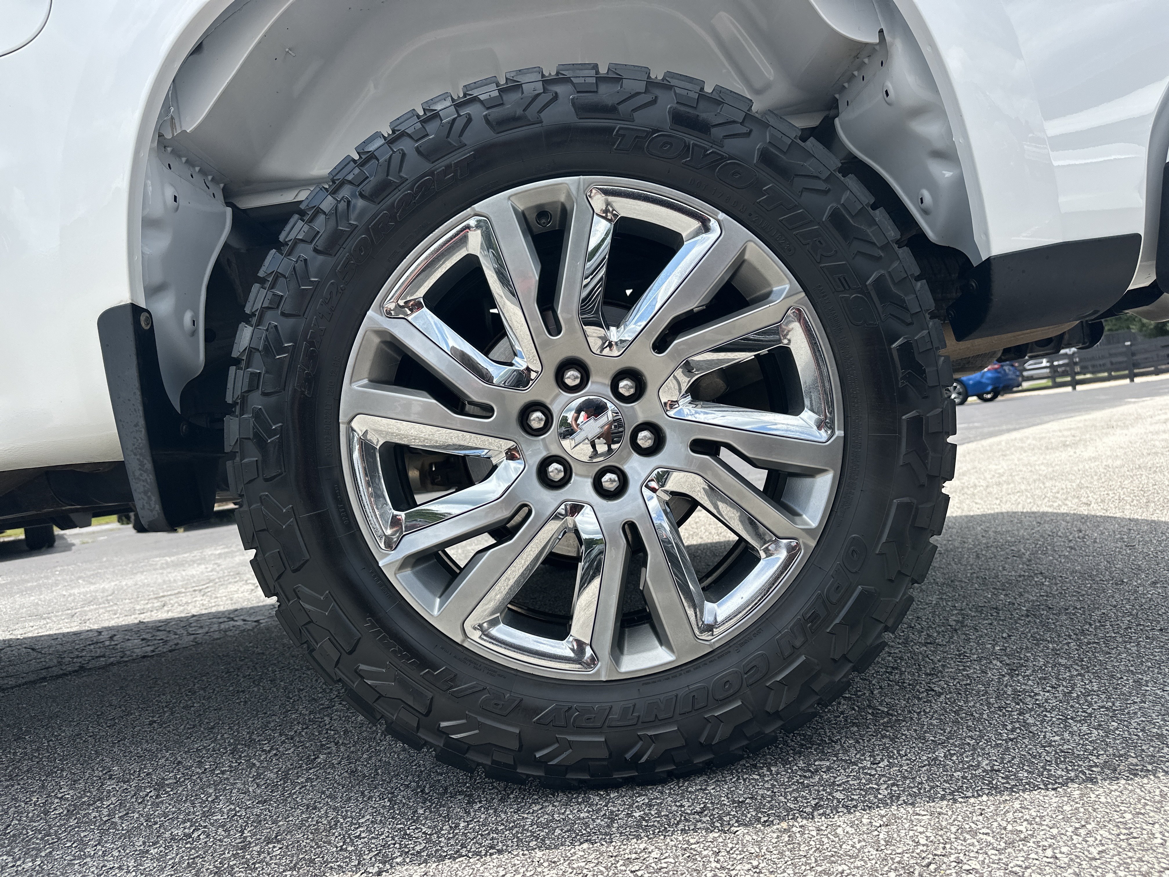 Used 2019 SUMMIT WHITE Chevrolet RST image 19